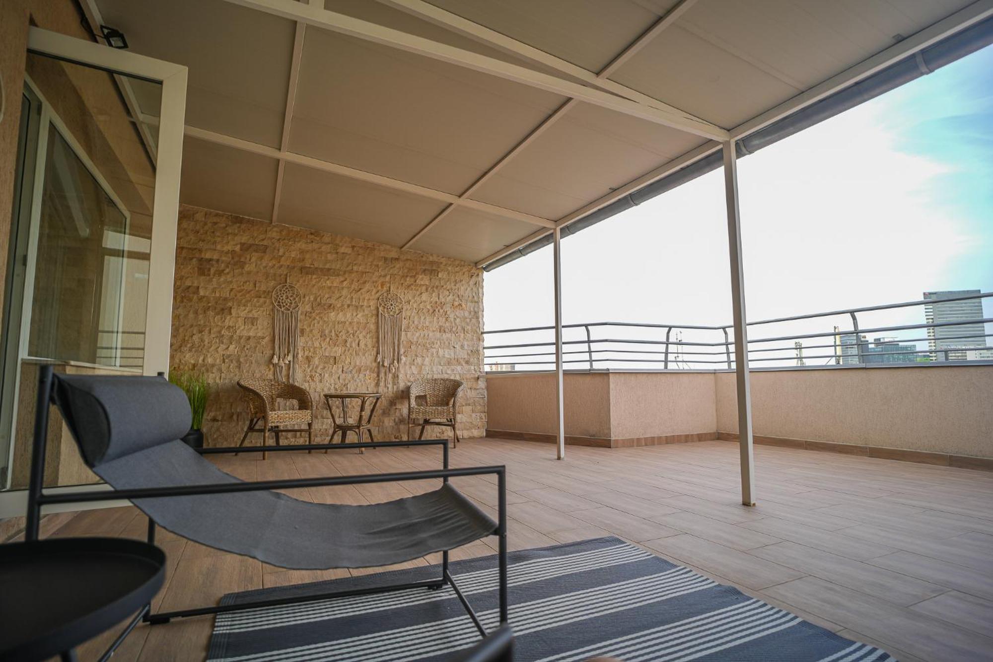 Penthouse With Huge Rooftop Terrace & City View Bucarest Exterior foto