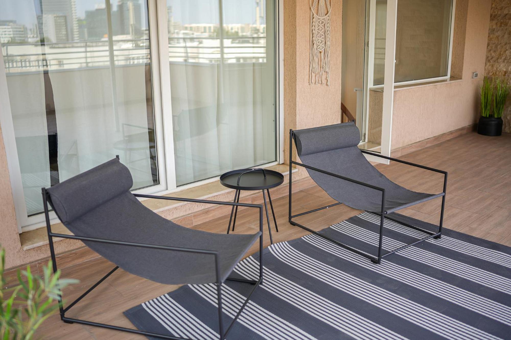 Penthouse With Huge Rooftop Terrace & City View Bucarest Exterior foto